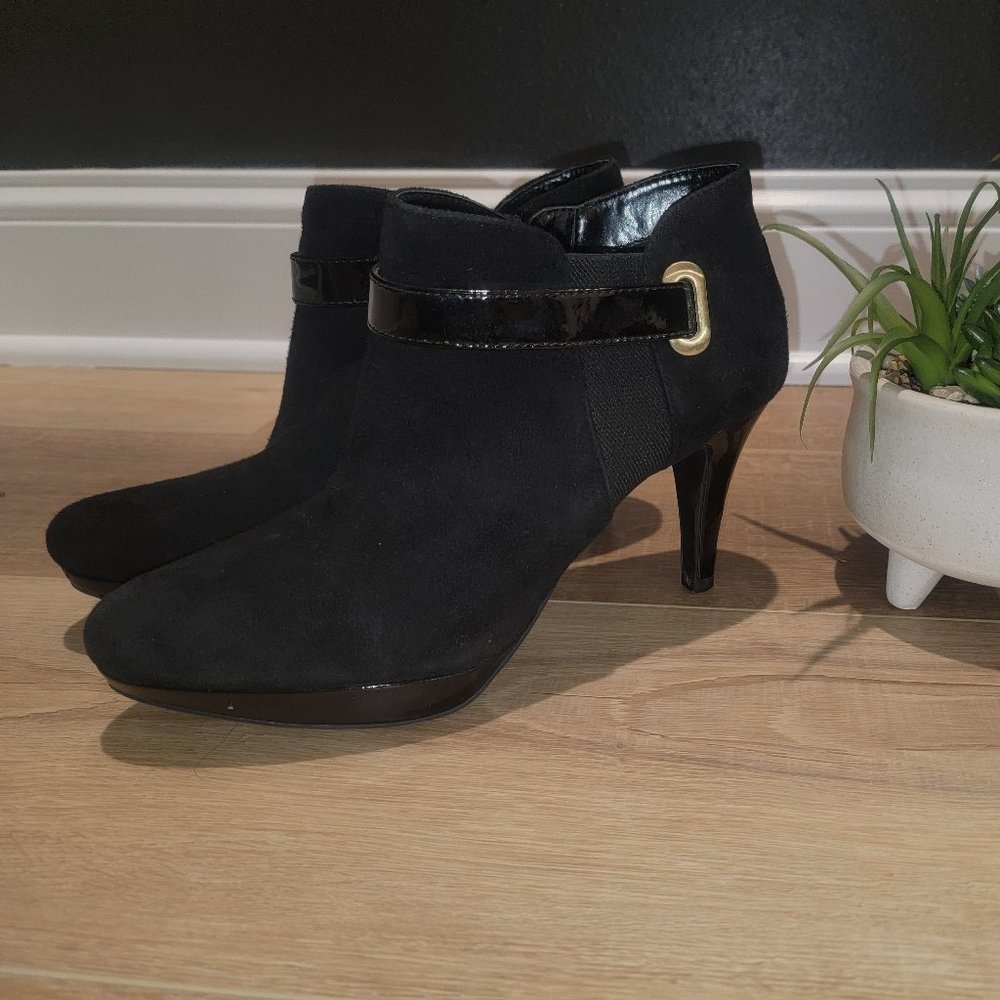 Bandolino heeled ankle bootie size 7.5
